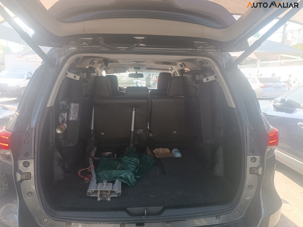 TOYOTA HILUX SW4 2.8 SRX 4X4 16V TURBO INTERCOOLER DIESEL 4P AUTOMATICO