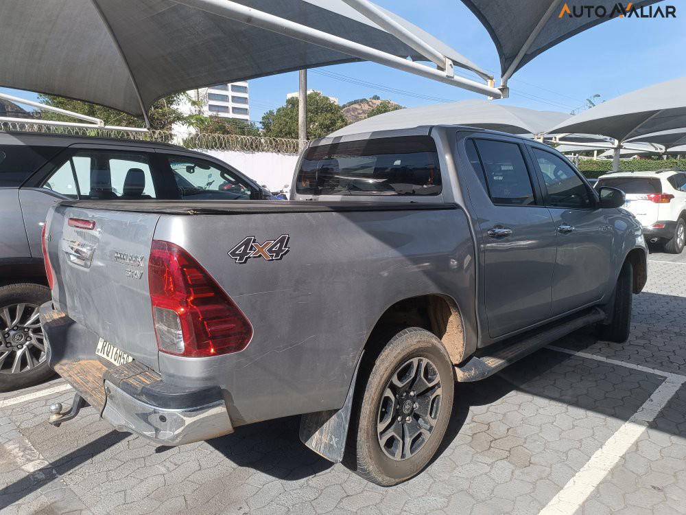 TOYOTA HILUX 2.8 D-4D TURBO DIESEL CD SRV 4X4 AUTOMÁTICO