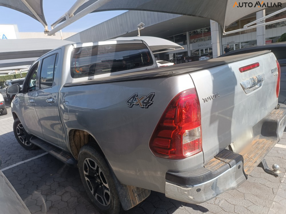 TOYOTA HILUX 2.8 D-4D TURBO DIESEL CD SRV 4X4 AUTOMÁTICO