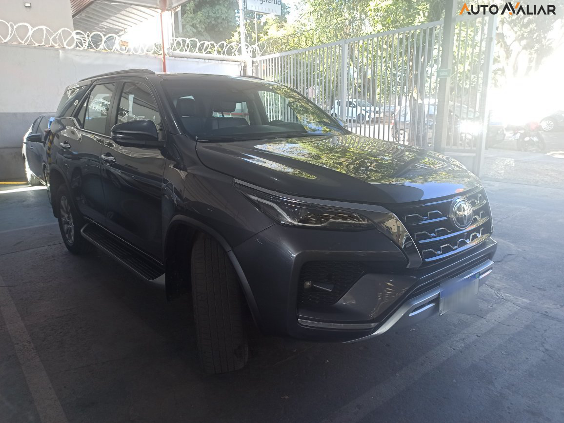 TOYOTA HILUX SW4 2.8 D-4D TURBO DIESEL SRX 7L 4X4 AUTOMÁTICO