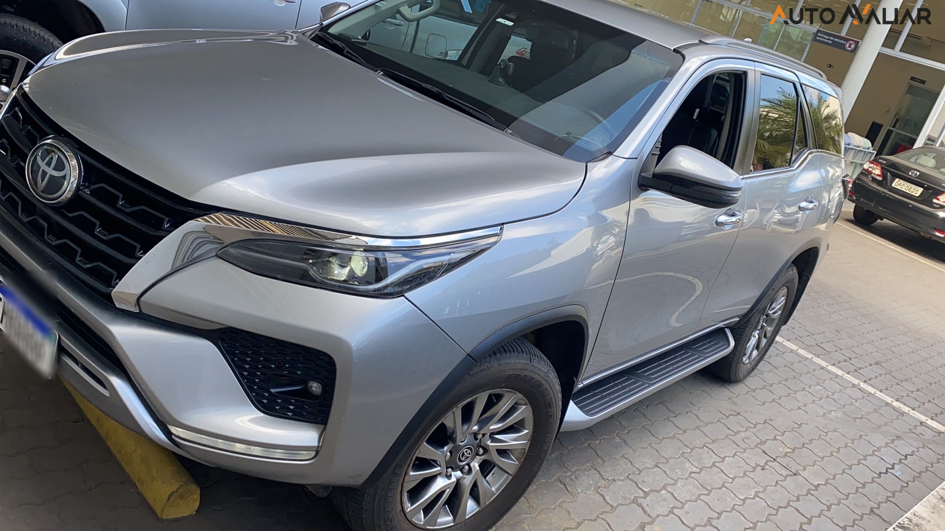 TOYOTA HILUX SW4 2.8 D-4D TURBO DIESEL SRX 4X4 AUTOMÁTICO