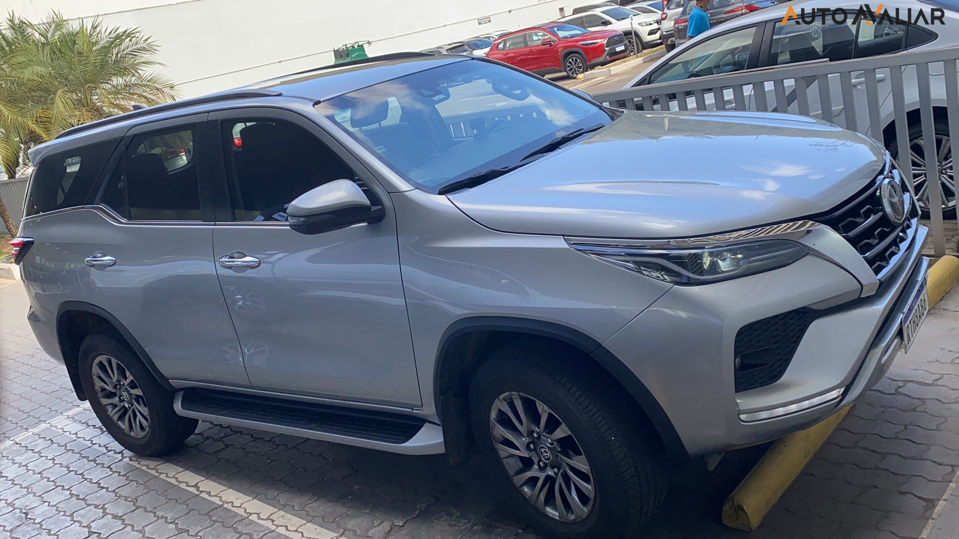 TOYOTA HILUX SW4 2.8 D-4D TURBO DIESEL SRX 4X4 AUTOMÁTICO