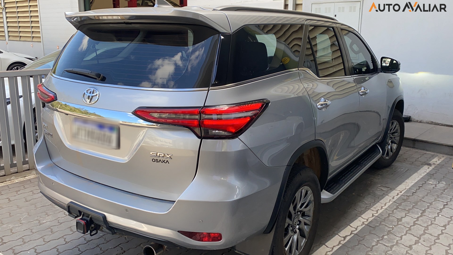 TOYOTA HILUX SW4 2.8 D-4D TURBO DIESEL SRX 4X4 AUTOMÁTICO