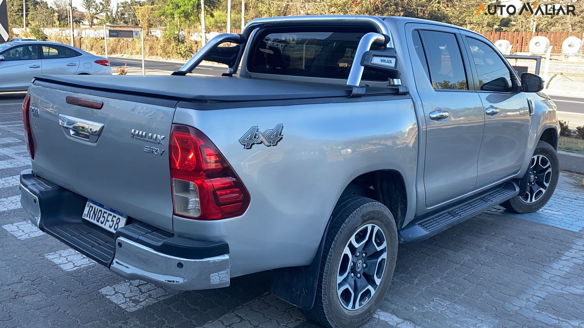 TOYOTA HILUX 2.8 D-4D TURBO DIESEL CD SRV 4X4 AUTOMÁTICO