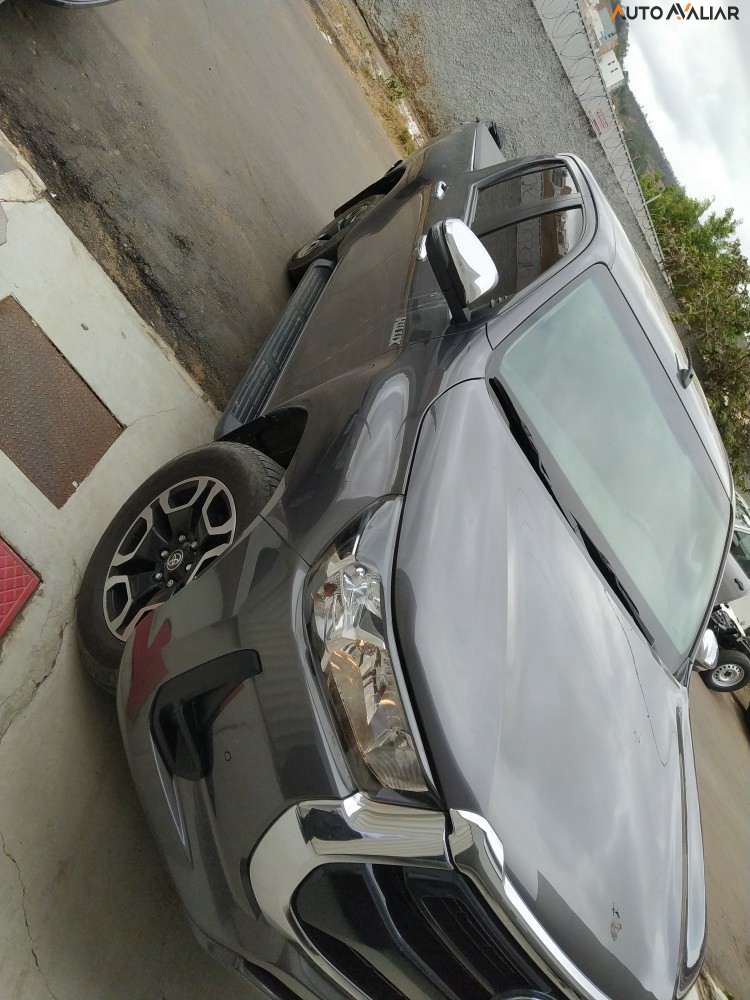 TOYOTA HILUX 2.8 D-4D TURBO DIESEL CD SRV 4X4 AUTOMÁTICO