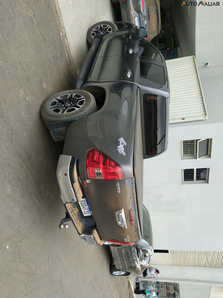 TOYOTA HILUX 2.8 D-4D TURBO DIESEL CD SRV 4X4 AUTOMÁTICO