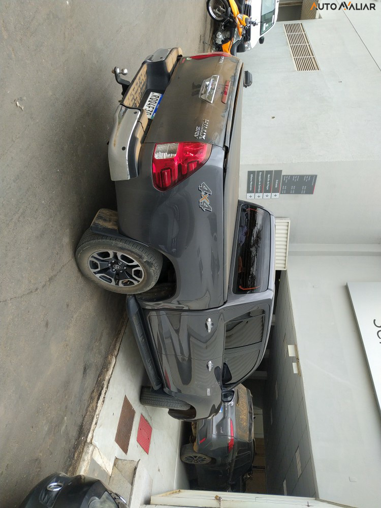 TOYOTA HILUX 2.8 D-4D TURBO DIESEL CD SRV 4X4 AUTOMÁTICO