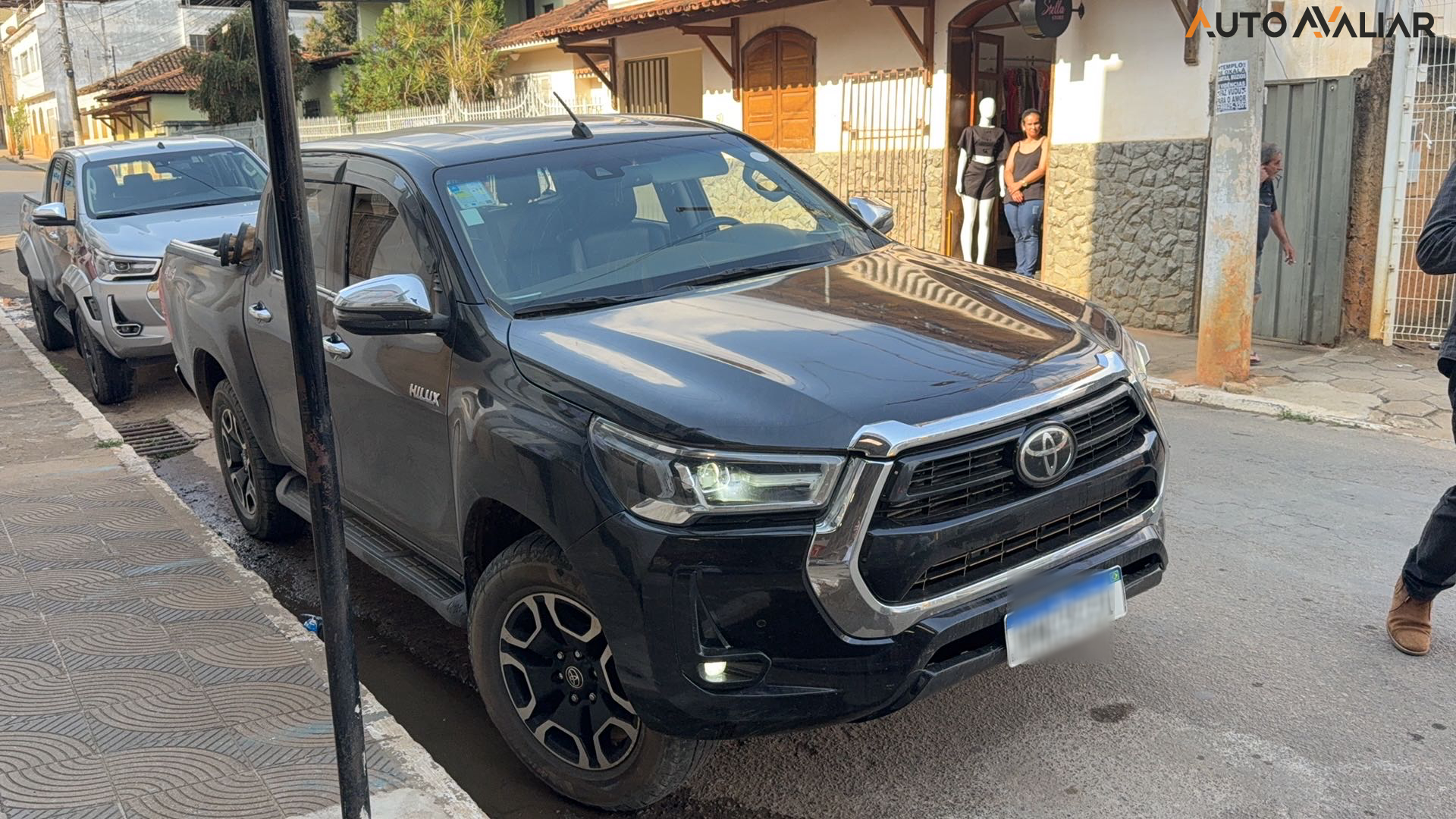 TOYOTA HILUX 2.8 D-4D TURBO DIESEL CD SRX 4X4 AUTOMÁTICO