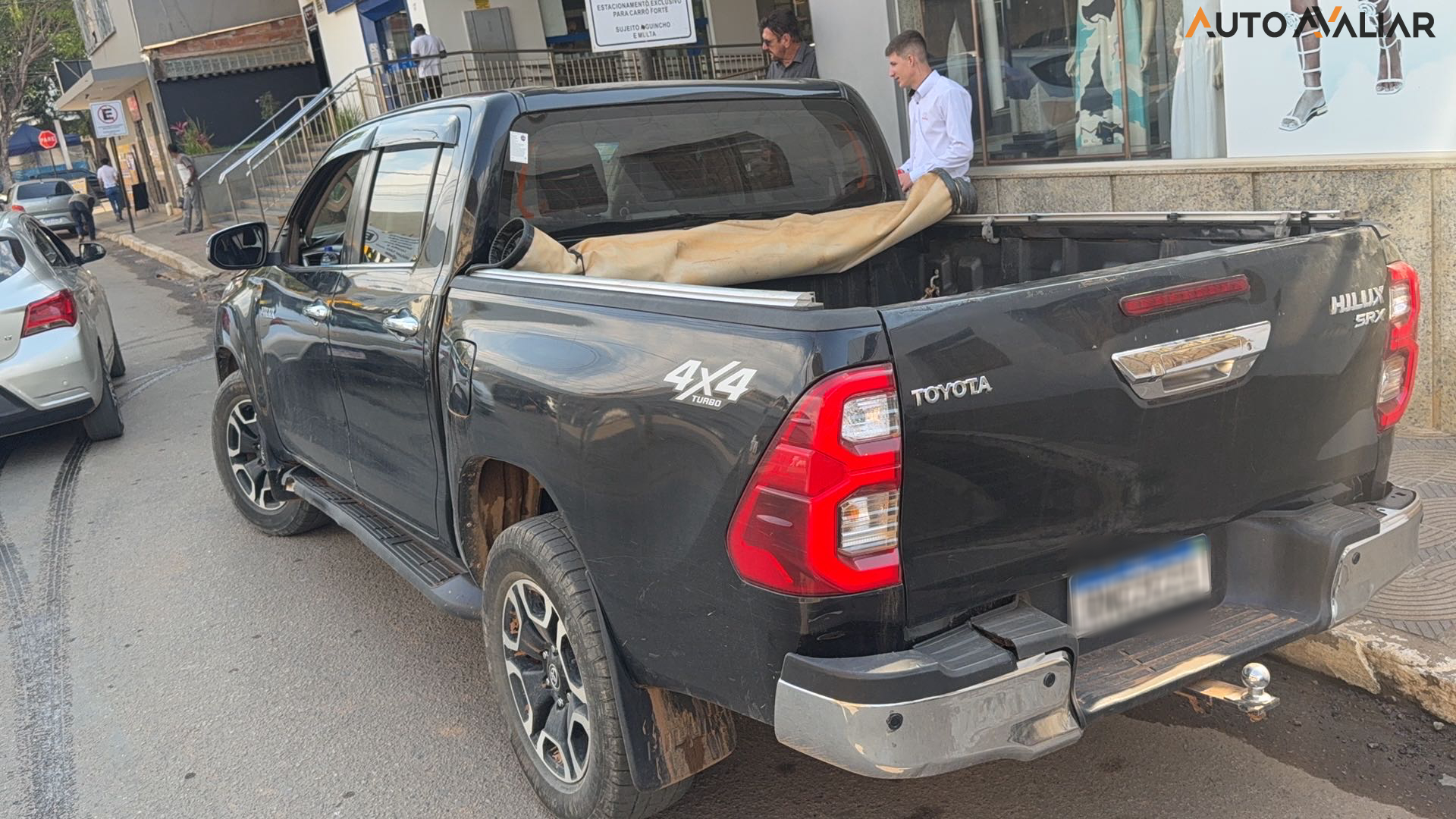 TOYOTA HILUX 2.8 D-4D TURBO DIESEL CD SRX 4X4 AUTOMÁTICO