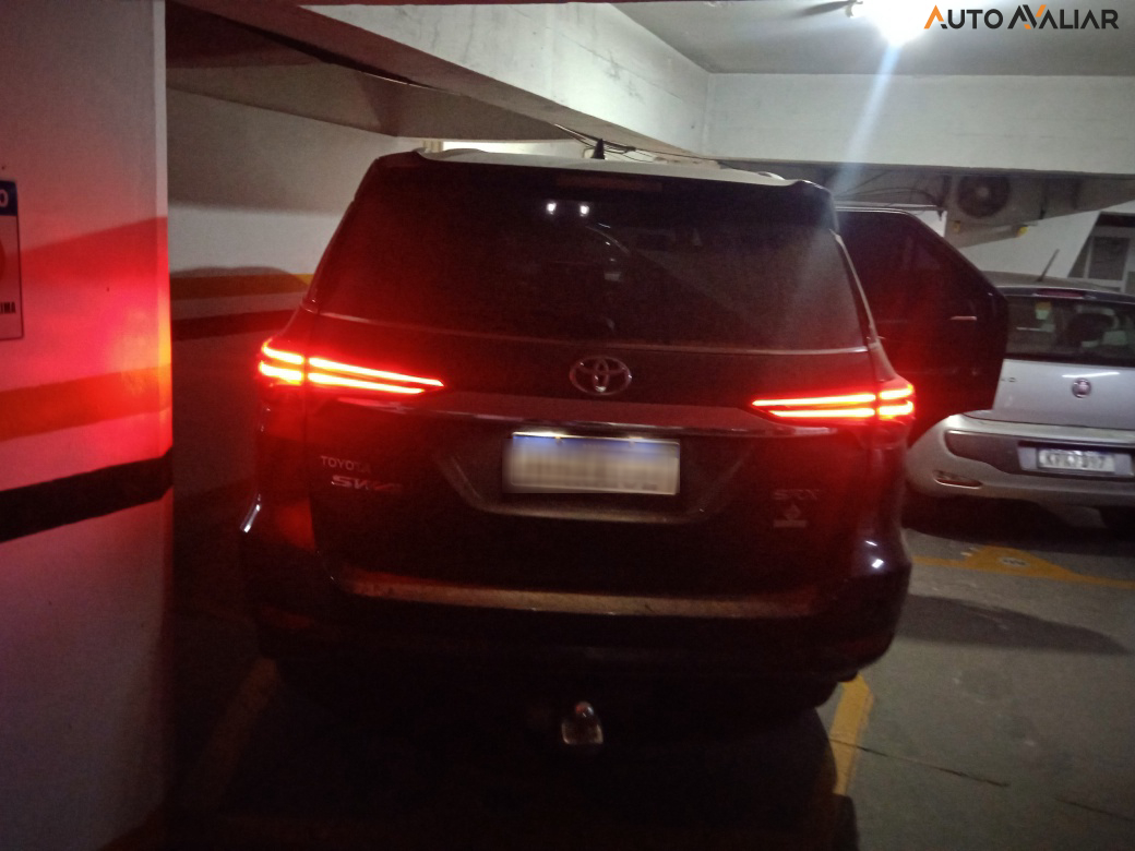 TOYOTA HILUX SW4 2.8 SRX 4X4 16V TURBO INTERCOOLER DIESEL 4P AUTOMATICO