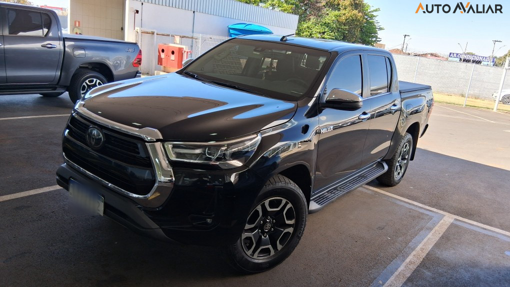 TOYOTA HILUX 2.8 D-4D TURBO DIESEL CD SRX 4X4 AUTOMÁTICO