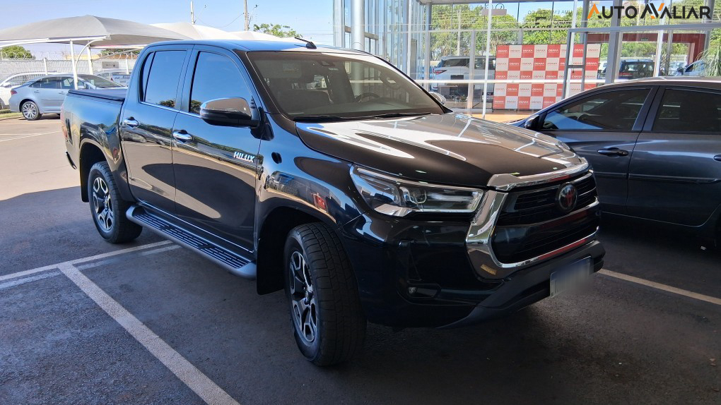 TOYOTA HILUX 2.8 D-4D TURBO DIESEL CD SRX 4X4 AUTOMÁTICO