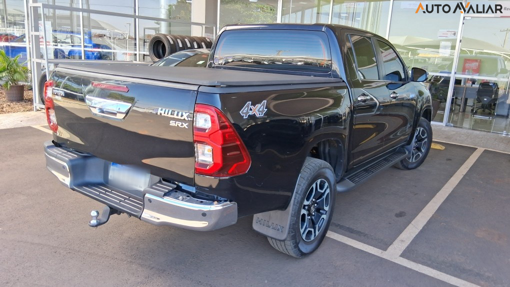 TOYOTA HILUX 2.8 D-4D TURBO DIESEL CD SRX 4X4 AUTOMÁTICO
