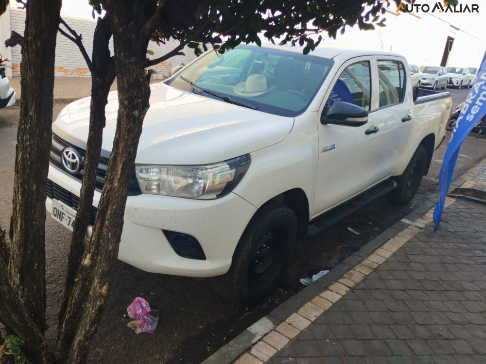 TOYOTA HILUX 2.8 STD 4X4 CD 16V DIESEL 4P MANUAL