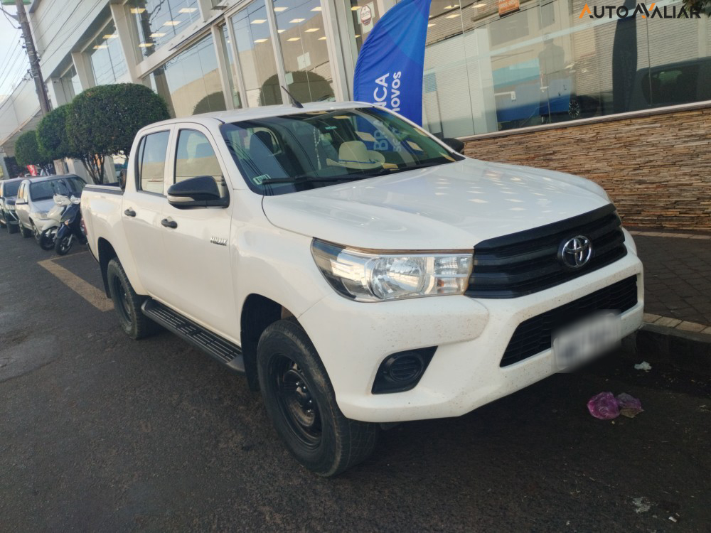 TOYOTA HILUX 2.8 STD 4X4 CD 16V DIESEL 4P MANUAL