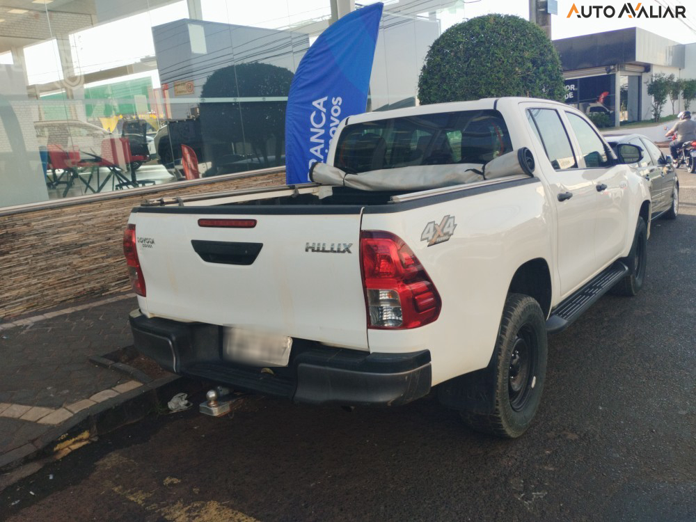TOYOTA HILUX 2.8 STD 4X4 CD 16V DIESEL 4P MANUAL