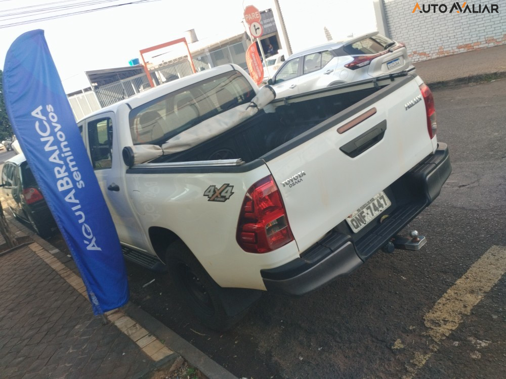 TOYOTA HILUX 2.8 STD 4X4 CD 16V DIESEL 4P MANUAL