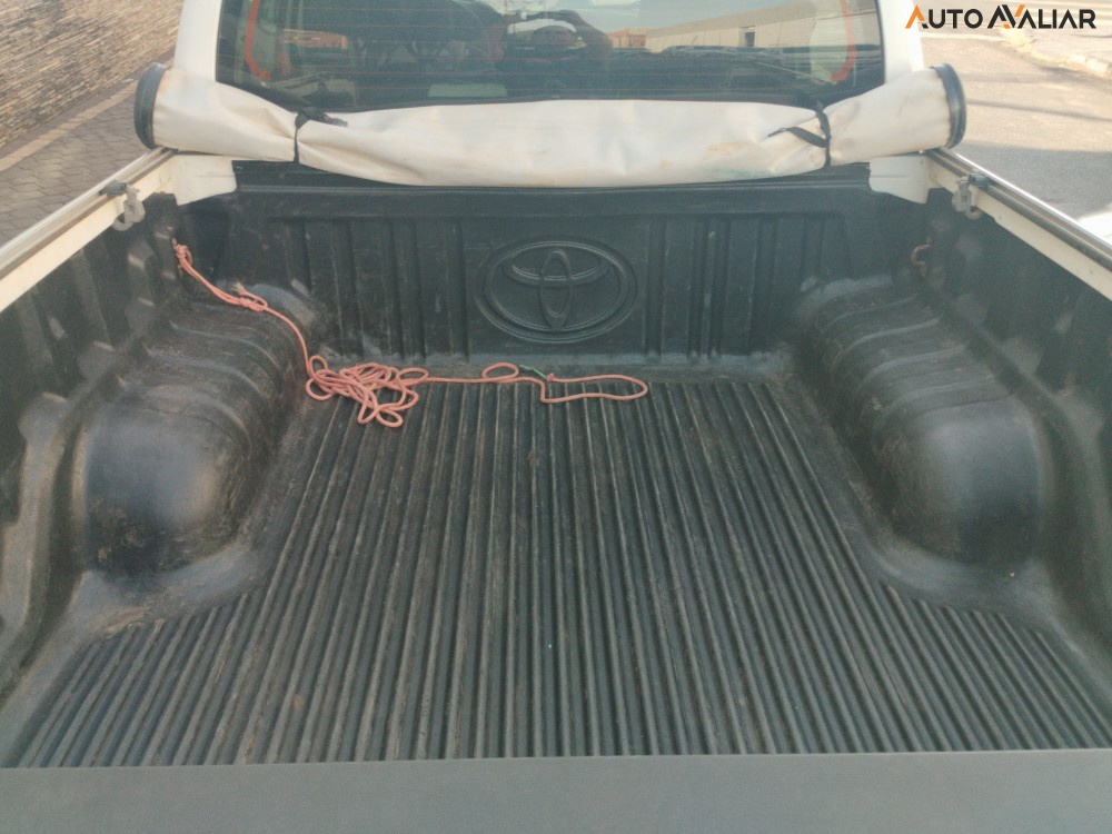 TOYOTA HILUX 2.8 STD 4X4 CD 16V DIESEL 4P MANUAL