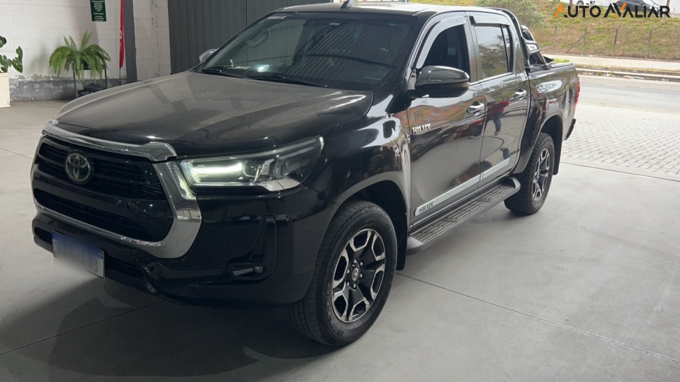 TOYOTA HILUX 2.8 D-4D TURBO DIESEL CD SRX 4X4 AUTOMÁTICO