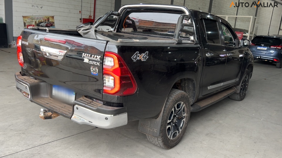 TOYOTA HILUX 2.8 D-4D TURBO DIESEL CD SRX 4X4 AUTOMÁTICO