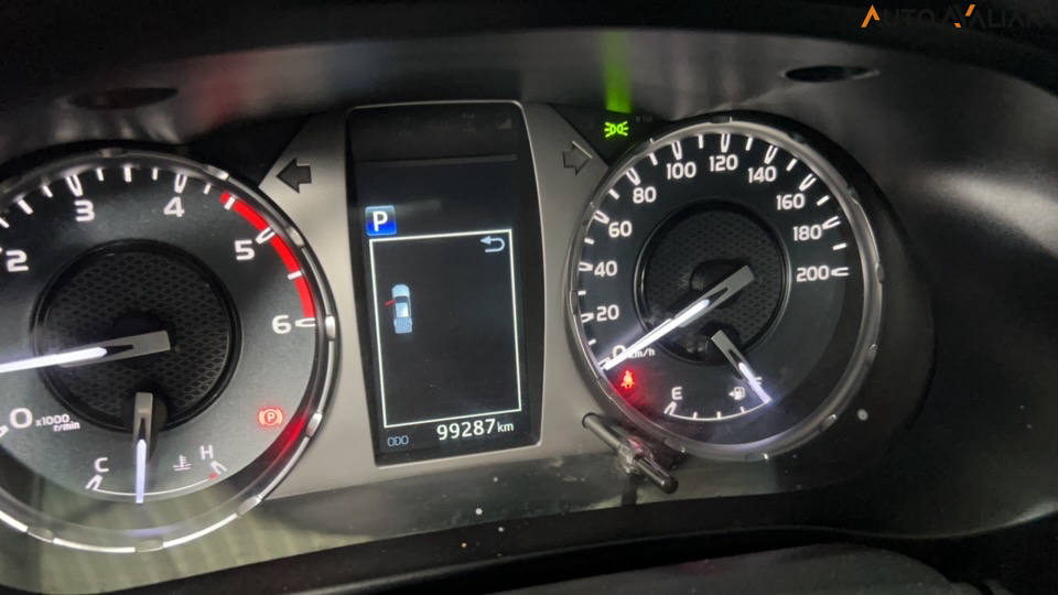 TOYOTA HILUX 2.8 D-4D TURBO DIESEL CD SRX 4X4 AUTOMÁTICO
