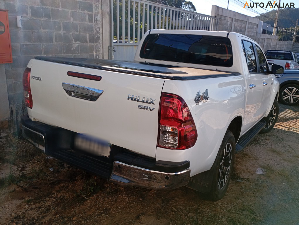 TOYOTA HILUX 2.8 D-4D TURBO DIESEL CD SRV 4X4 AUTOMÁTICO