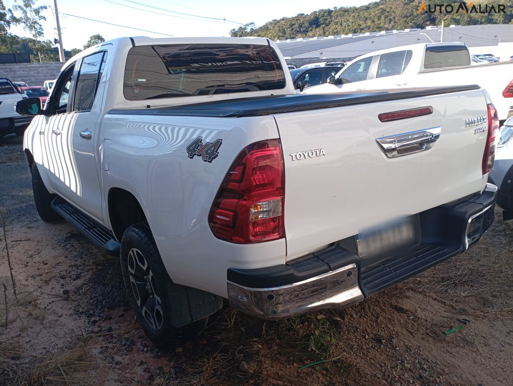 TOYOTA HILUX 2.8 D-4D TURBO DIESEL CD SRV 4X4 AUTOMÁTICO
