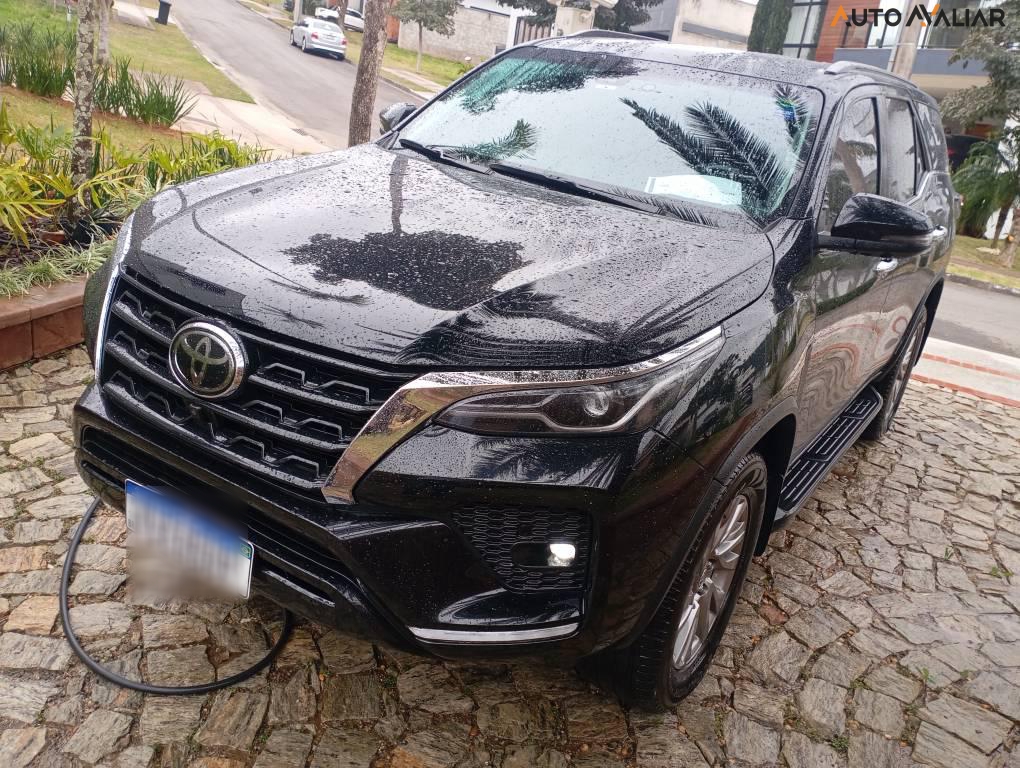 TOYOTA HILUX SW4 2.8 D-4D TURBO DIESEL SRX 4X4 AUTOMÁTICO