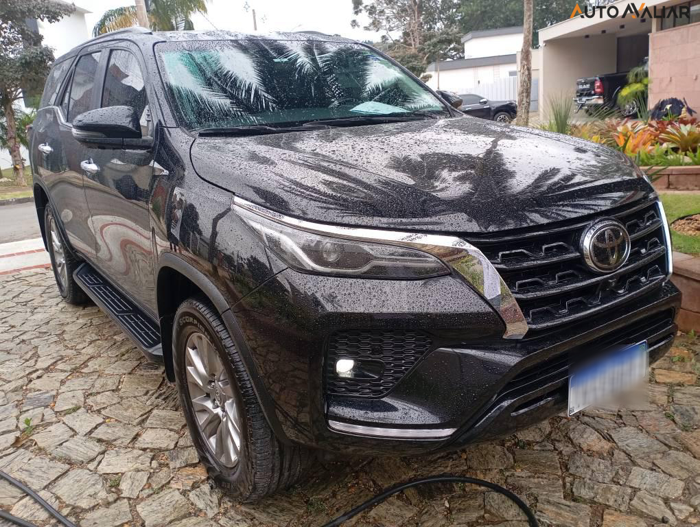 TOYOTA HILUX SW4 2.8 D-4D TURBO DIESEL SRX 4X4 AUTOMÁTICO