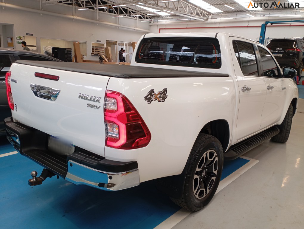 TOYOTA HILUX 2.8 D-4D TURBO DIESEL CD SRV 4X4 AUTOMÁTICO