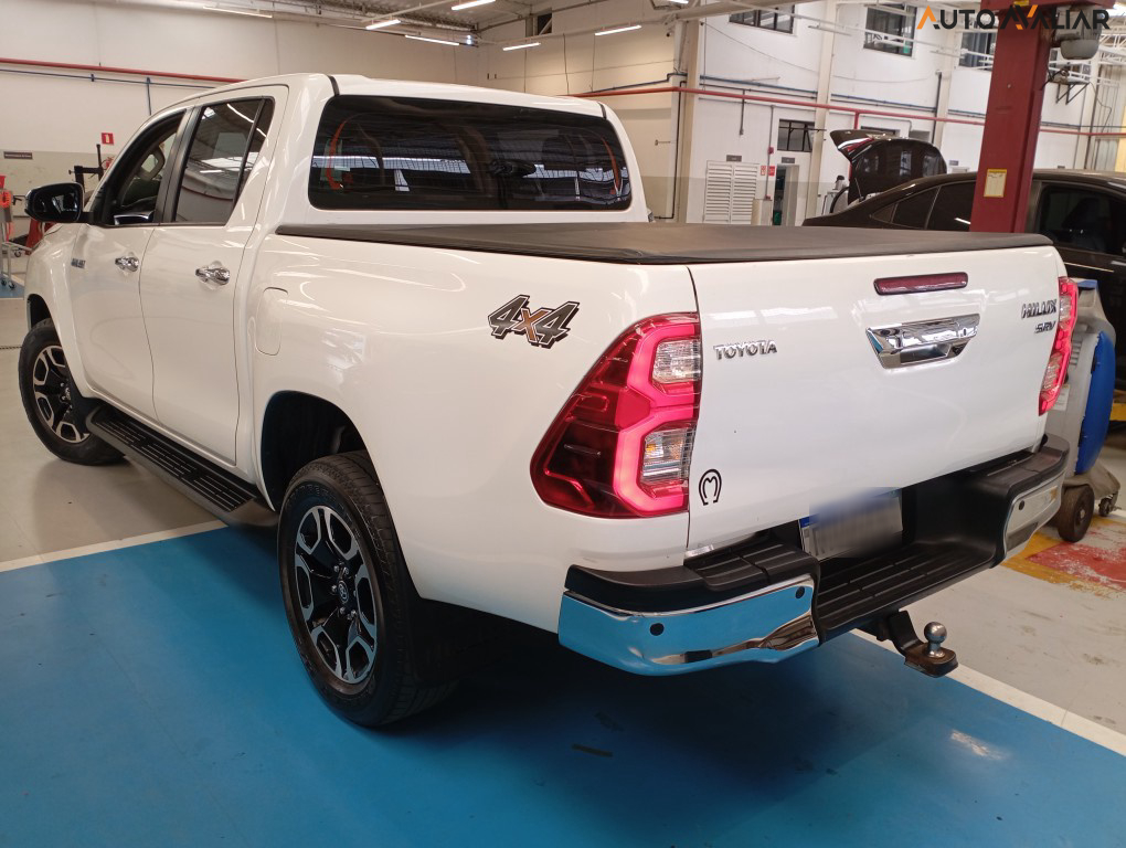 TOYOTA HILUX 2.8 D-4D TURBO DIESEL CD SRV 4X4 AUTOMÁTICO