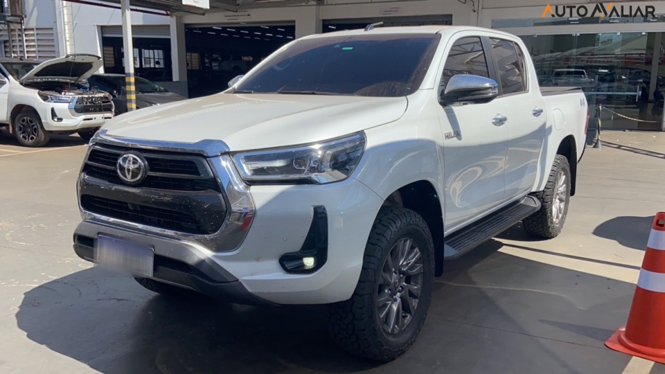 TOYOTA HILUX 2.8 D-4D TURBO DIESEL CD SRX 4X4 AUTOMÁTICO