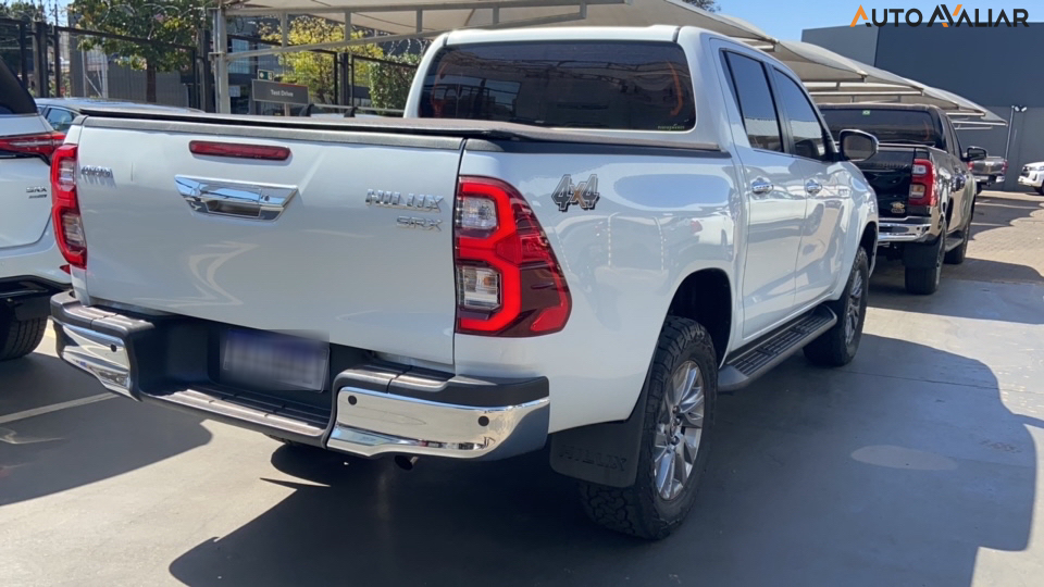 TOYOTA HILUX 2.8 D-4D TURBO DIESEL CD SRX 4X4 AUTOMÁTICO