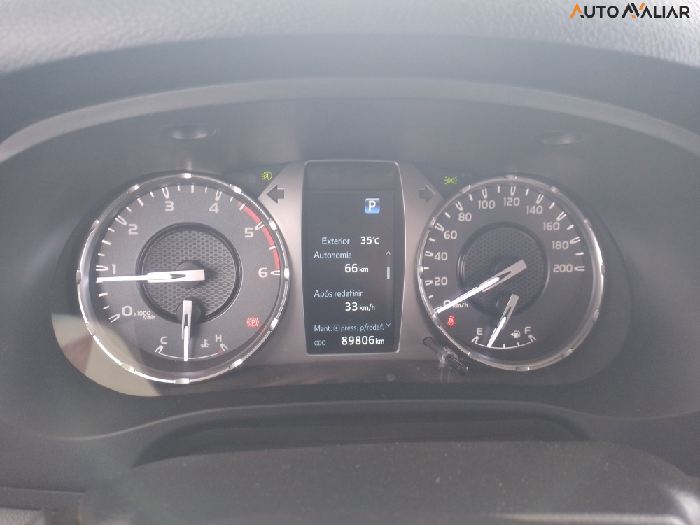 TOYOTA HILUX 2.8 D-4D TURBO DIESEL CD SRX 4X4 AUTOMÁTICO