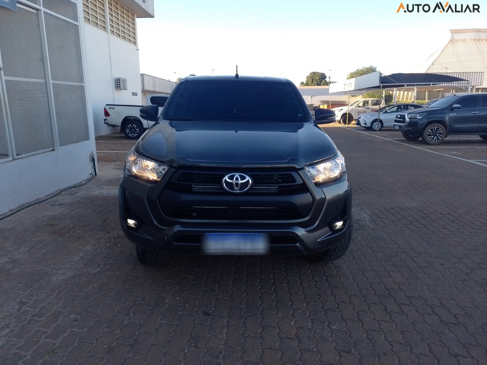 TOYOTA HILUX 2.8 D-4D TURBO DIESEL CD SR 4X4 AUTOMÁTICO