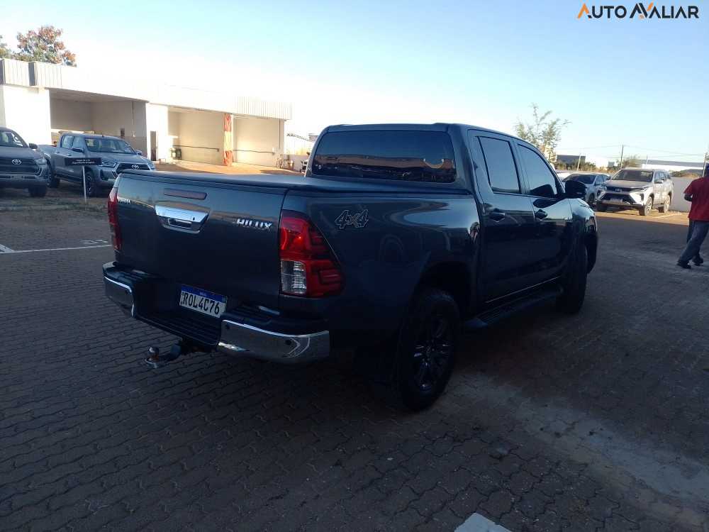 TOYOTA HILUX 2.8 D-4D TURBO DIESEL CD SR 4X4 AUTOMÁTICO