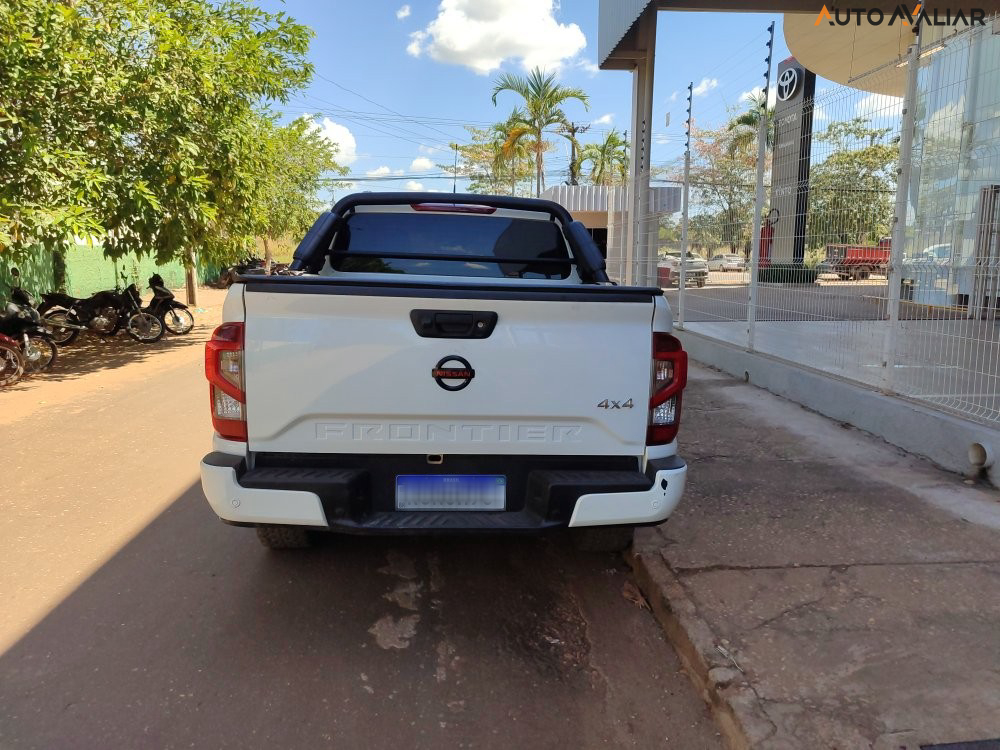 NISSAN FRONTIER 2.3 16V TURBO DIESEL PRO4X CD 4X4 AUTOMÁTICO
