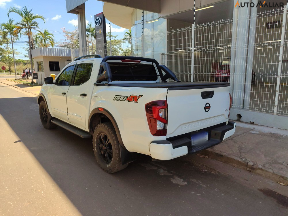 NISSAN FRONTIER 2.3 16V TURBO DIESEL PRO4X CD 4X4 AUTOMÁTICO