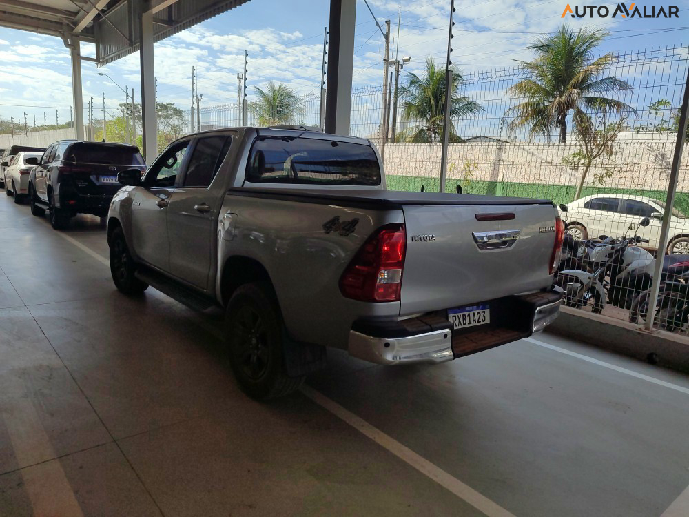 TOYOTA HILUX 2.8 D-4D TURBO DIESEL CD SR 4X4 AUTOMÁTICO