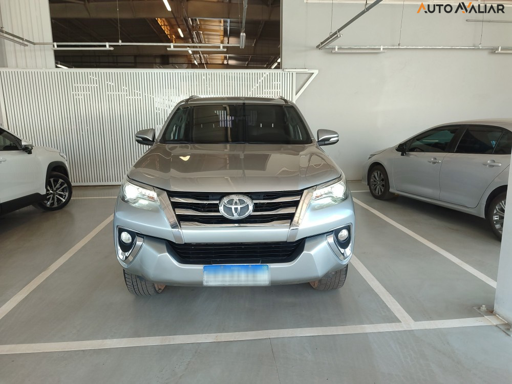 TOYOTA HILUX SW4 2.8 SRX 4X4 16V TURBO INTERCOOLER DIESEL 4P AUTOMATICO