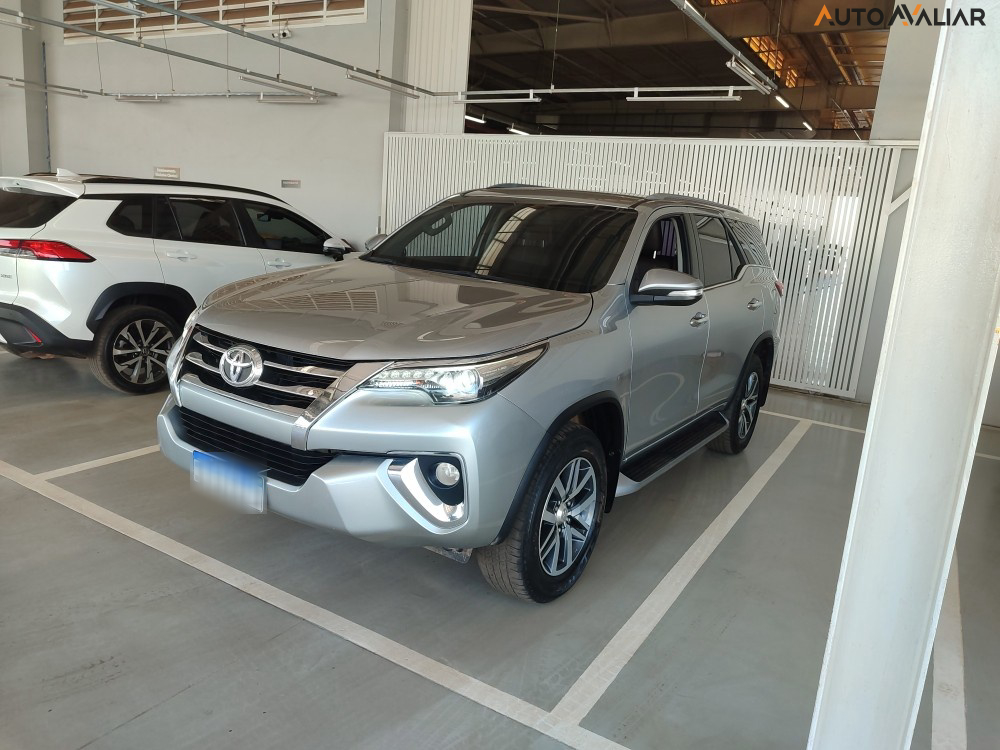 TOYOTA HILUX SW4 2.8 SRX 4X4 16V TURBO INTERCOOLER DIESEL 4P AUTOMATICO