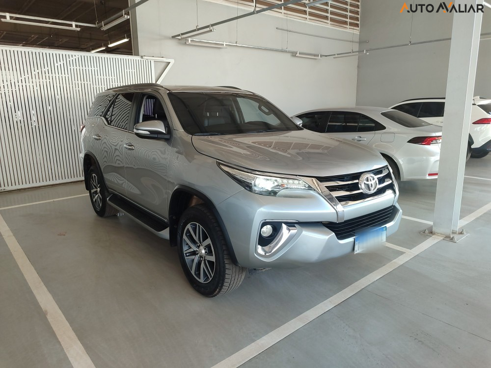 TOYOTA HILUX SW4 2.8 SRX 4X4 16V TURBO INTERCOOLER DIESEL 4P AUTOMATICO