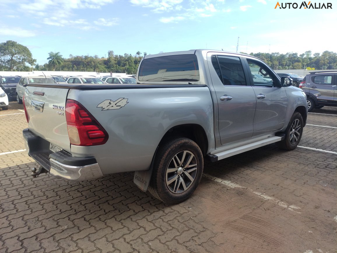 TOYOTA HILUX 2.8 SRX 4X4 CD 16V DIESEL 4P AUTOMATICO