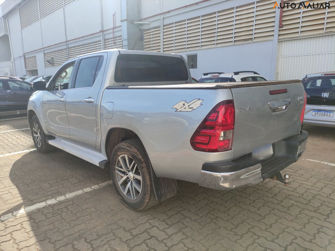 TOYOTA HILUX 2.8 SRX 4X4 CD 16V DIESEL 4P AUTOMATICO