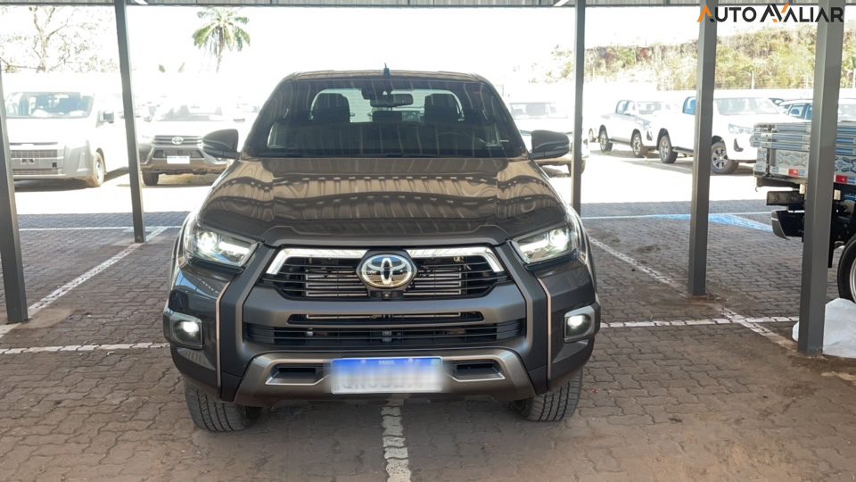 TOYOTA HILUX 2.8 D-4D TURBO DIESEL CD CONQUEST 4X4 AUTOMÁTICO