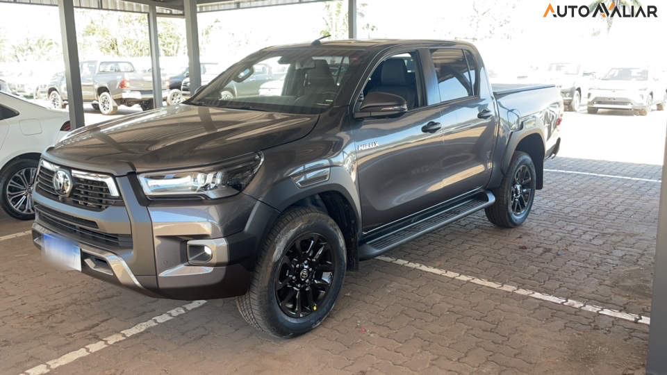 TOYOTA HILUX 2.8 D-4D TURBO DIESEL CD CONQUEST 4X4 AUTOMÁTICO