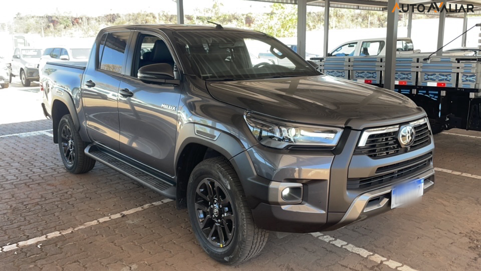TOYOTA HILUX 2.8 D-4D TURBO DIESEL CD CONQUEST 4X4 AUTOMÁTICO