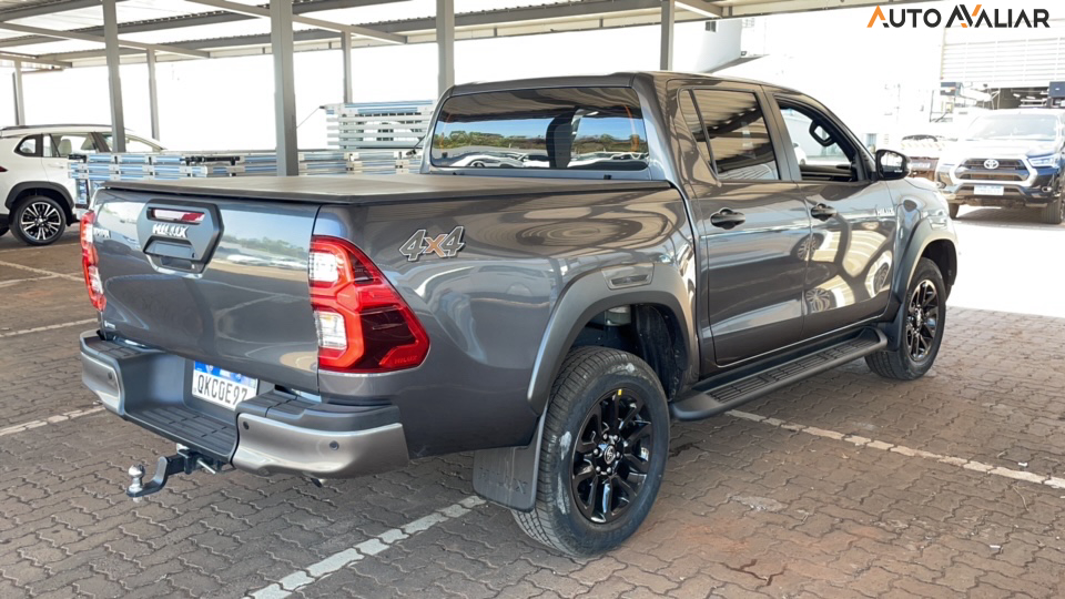 TOYOTA HILUX 2.8 D-4D TURBO DIESEL CD CONQUEST 4X4 AUTOMÁTICO