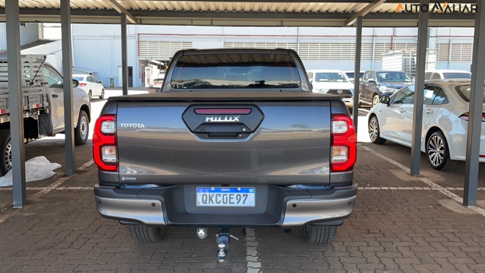 TOYOTA HILUX 2.8 D-4D TURBO DIESEL CD CONQUEST 4X4 AUTOMÁTICO