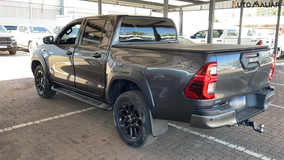 TOYOTA HILUX 2.8 D-4D TURBO DIESEL CD CONQUEST 4X4 AUTOMÁTICO